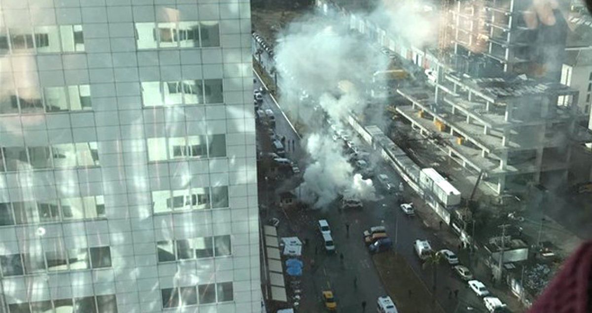 İzmir'de Adliye Önünde Bomba Yüklü Araçla Saldırı: Biri Polis, 2 Şehit