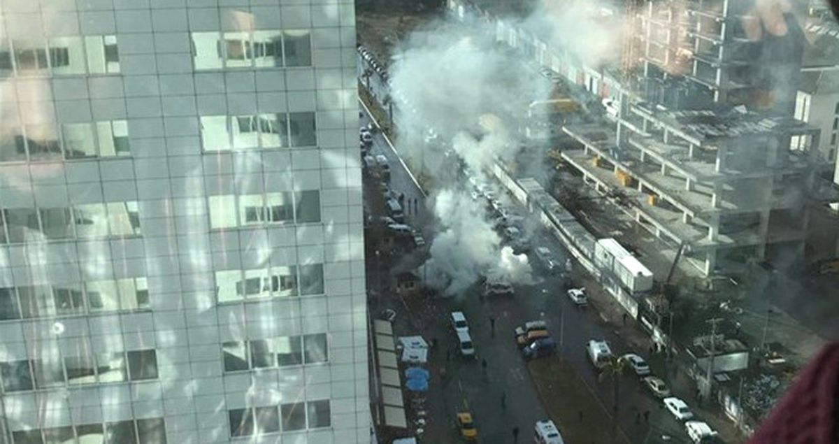 İzmir'de Adliye Önünde Bomba Yüklü Araçla Saldırı: Biri Polis, 2 Şehit