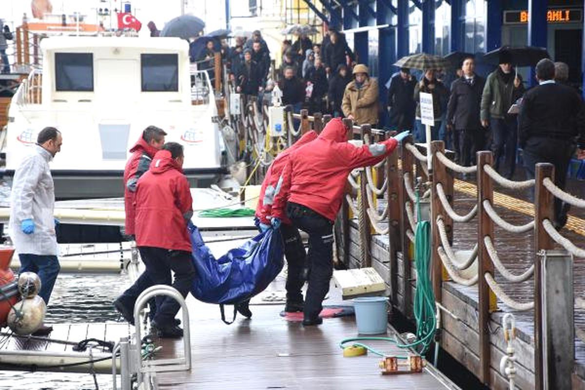 İzmir'in Konak Sahilinde Kadın Cesedi Bulundu