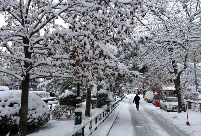Meteorolojiden 4 il için kuvvetli kar yağışı ve fırtına uyarısı Meteorolojiden 4 il için kuvvetli kar yağışı ve fırtına uyarısı