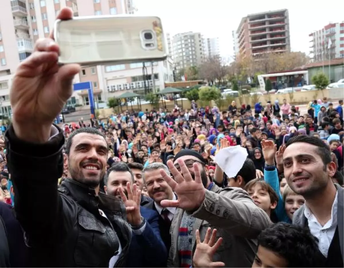 Kenan Sofuoğlu Öğrencilerin Yaptığı Jesti Karşılıksız Bırakmadı