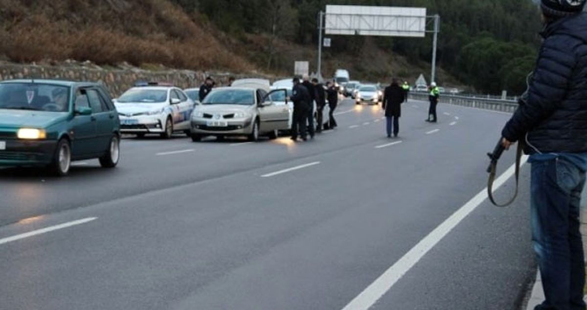 Polis Alarmda! 45 LV 414 Plakalı Beyaz Bir Araç Arıyorlar