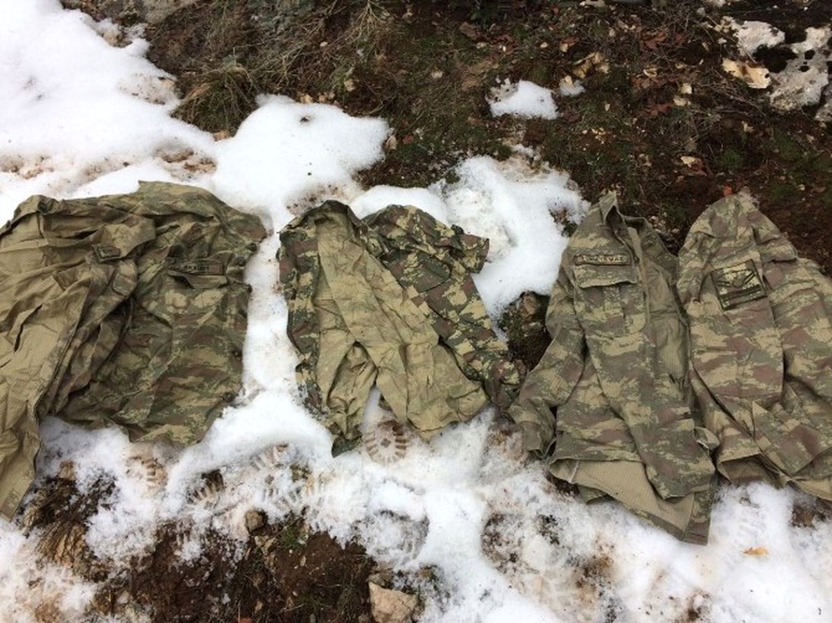 Teröristlerin Mağarasında Askeri Kamuflaj Çıktı