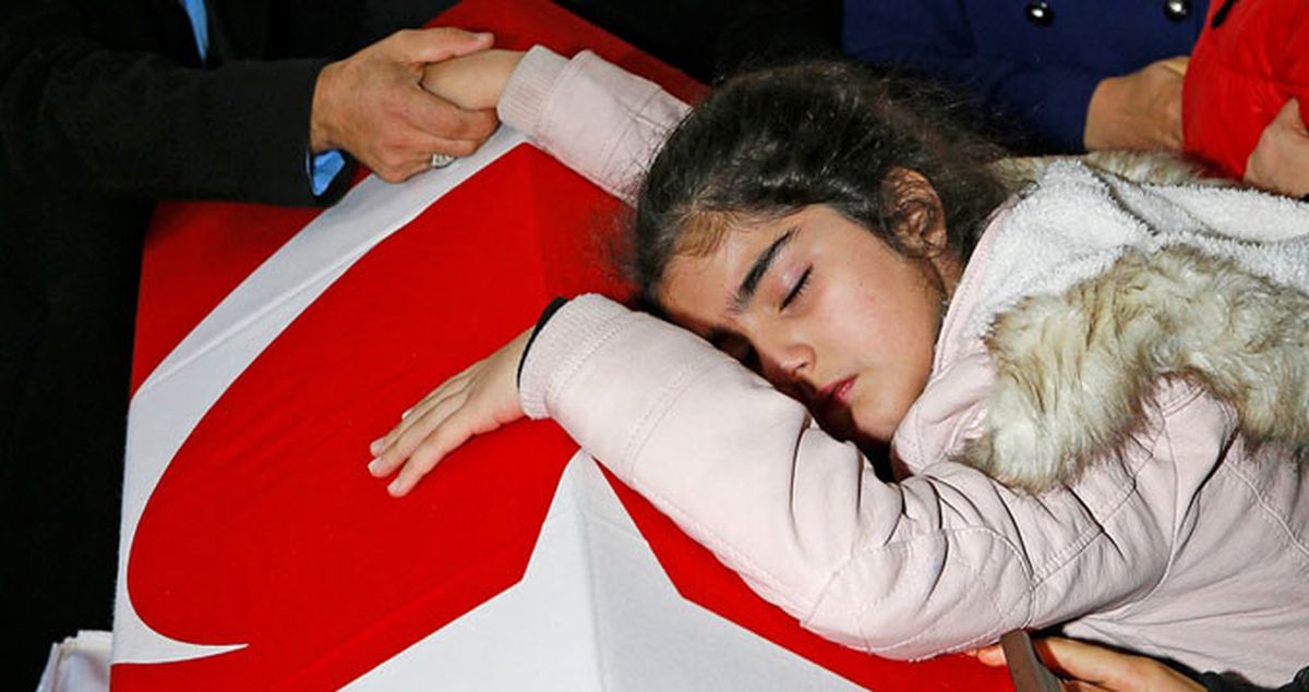 Şehidin Çocukları Dün Eve Gelmeyen Kahraman Babalarını Uğurladı