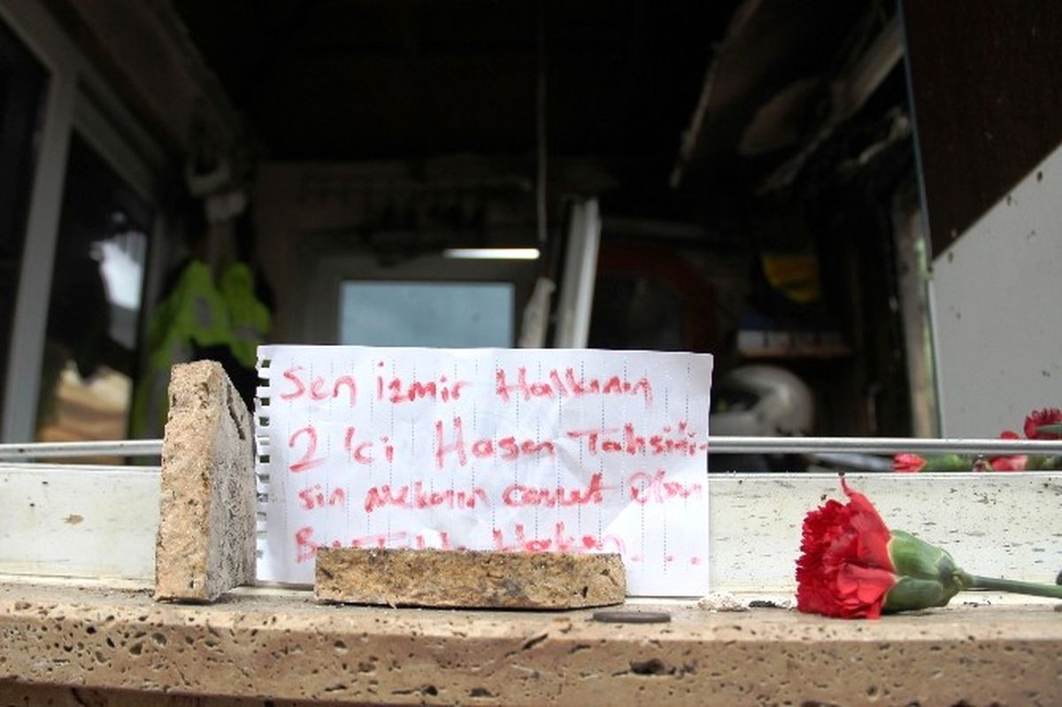 Fethi Sekin'e Anlamlı Not: Sen İzmir Halkının İkinci Hasan Tahsin'isin