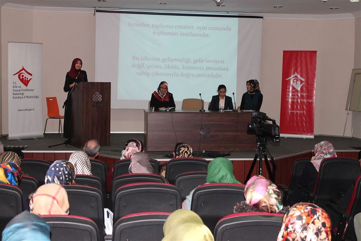 Kütahya'da 'Bir Yetime Aile Olmak' Konulu Panel