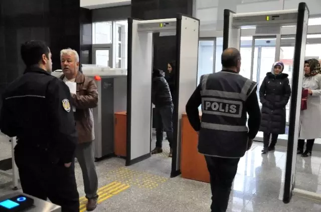 Gebze Adliyesi'nde Güvenlik Önlemleri Arttırıldı Gebze Adliyesi'nde Güvenlik Önlemleri Arttırıldı