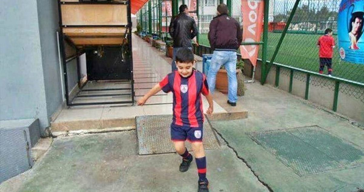 Taraftarlar, İzmir'de Şehit Olan Polisin Futbolcu Oğlu İçin Kampanya Başlattı