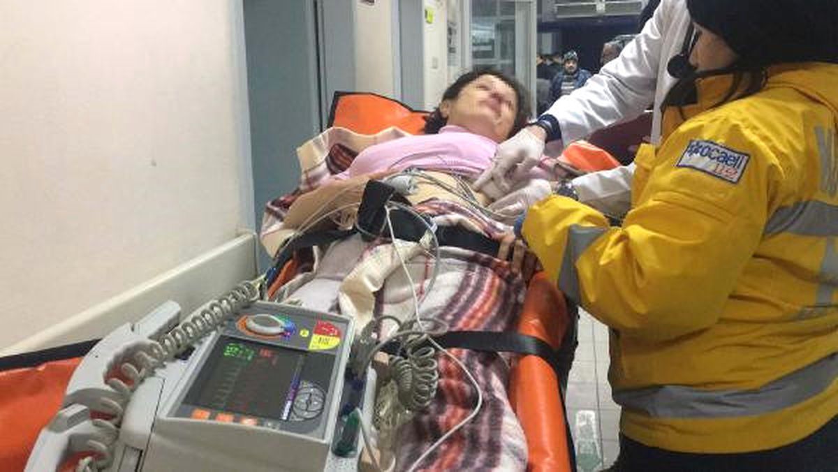 Kocaeli'nde Dehşet! Anne Oğul Birbirlerini Bıçakladı