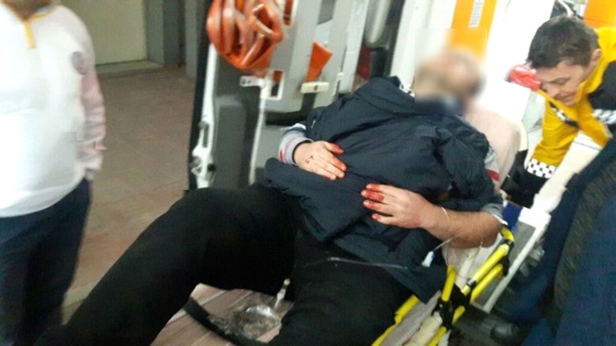 Kredi Borcunu Ödeyemeyen İş Adamı, Kendisini Bıçakla Yaraladı