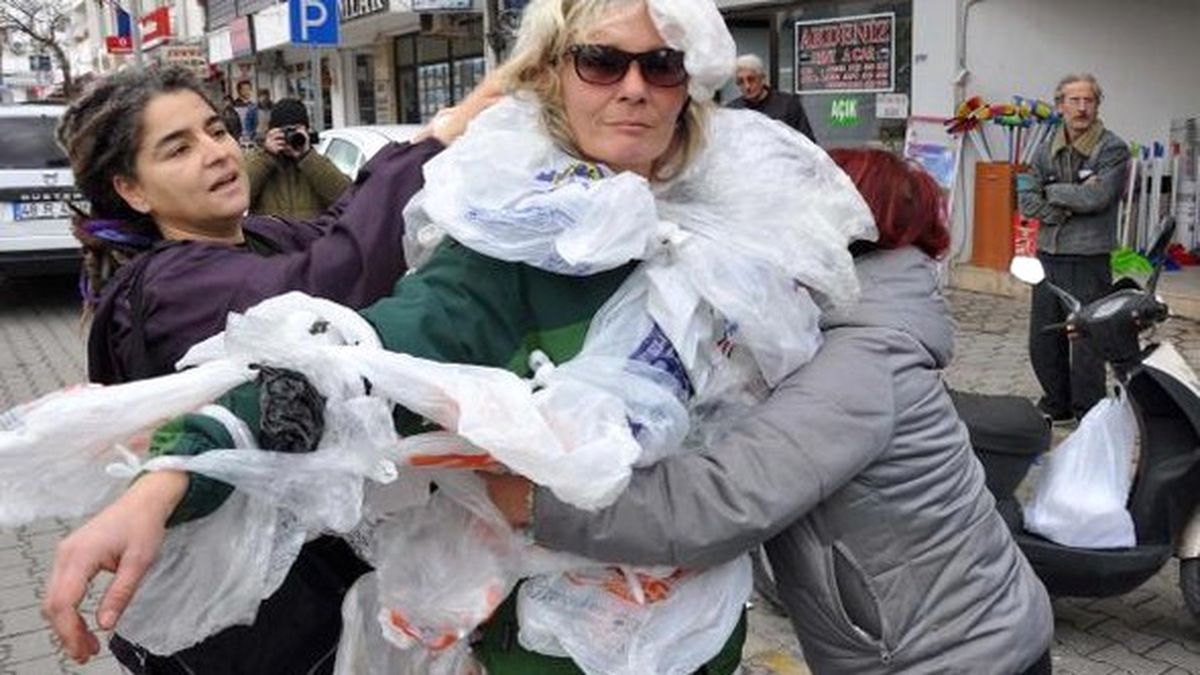 Datça'da 'Yetti Gari Plastik Poşet' Yürüyüşü