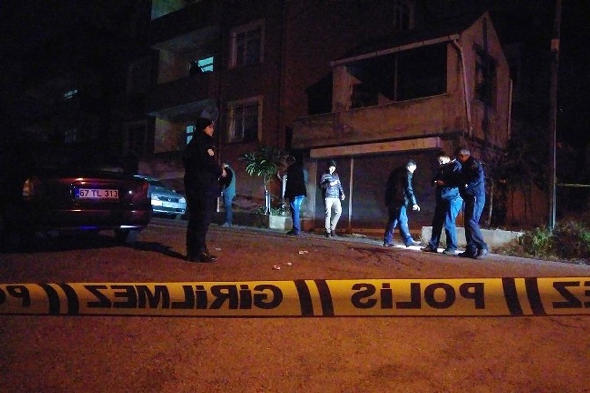 Eşi ile Evine Giderken Silahlı Saldırıya Uğradı