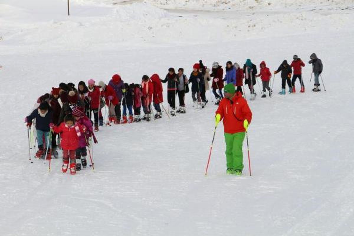 Hakkari'de 240 Öğrenciye Kayak Eğitimi Veriliyor
