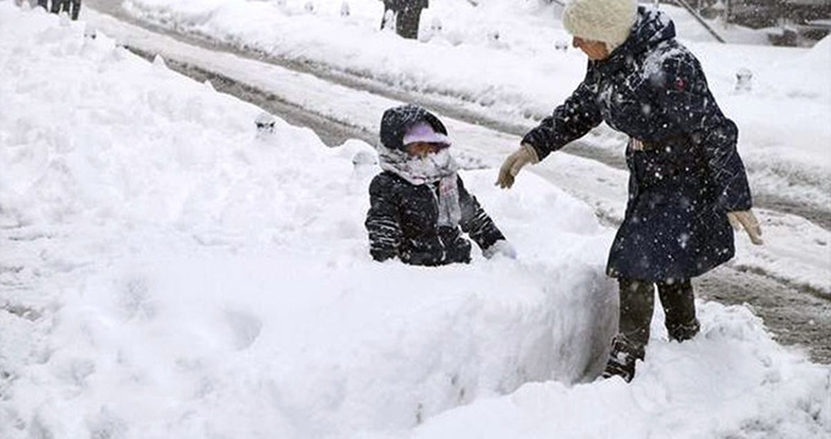İstanbul'da Kar Kalınlığı 110 Santimetreye Ulaştı! Hayat Durma Noktasına Geldi
