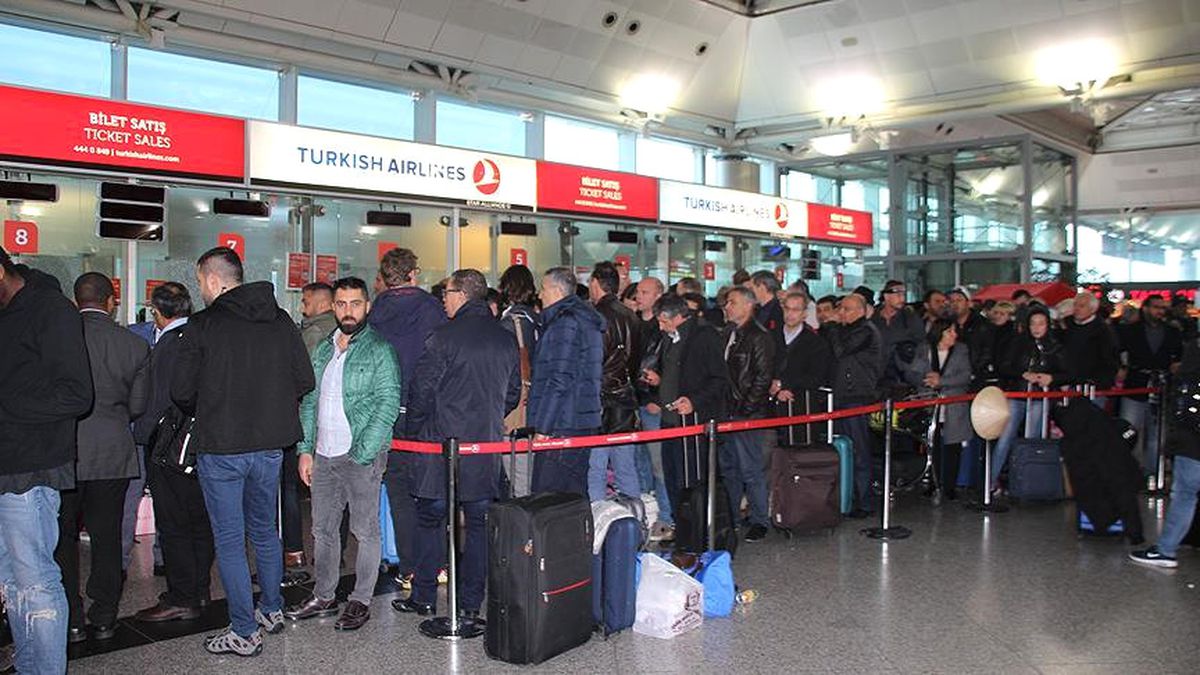 THY Bilet Satış Ofisinde Yoğunluk Nedeniyle Kuyruk Oluştu