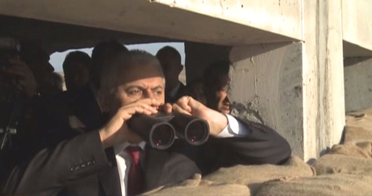 Binali Yıldırım ve Mesud Barzani Peşmerge Cephesini Ziyaret Etti
