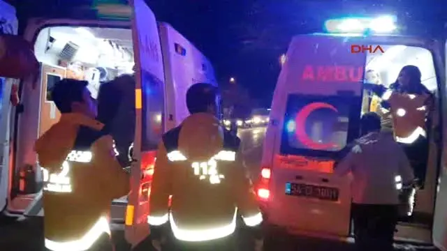 Sakarya Otomobil Buzlanan Yolda Kaydı: 5 Yaralı Sakarya Otomobil Buzlanan Yolda Kaydı: 5 Yaralı