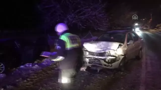 Sapanca'da Trafik Kazası: 5 Yaralı Sapanca'da Trafik Kazası: 5 Yaralı