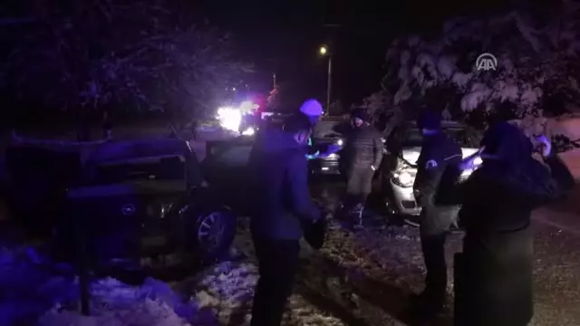 Sapanca'da Trafik Kazası: 5 Yaralı Sapanca'da Trafik Kazası: 5 Yaralı