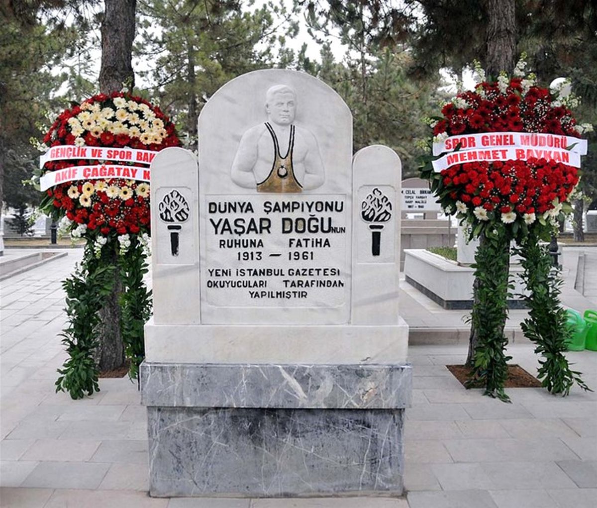 Yaşar Doğu Kabri Başında Anıldı