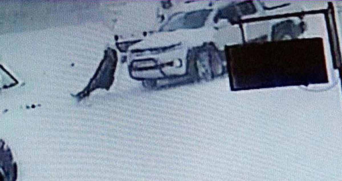 Ayağı Kayan Kadın Kamyonetin Altında Kaldı