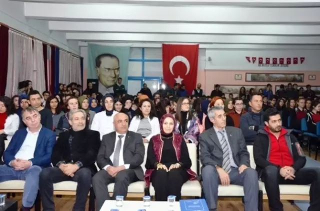 Bilecik'te Okullara Katkı Sağlayan İş Adamlarına Plaket Takdimi Bilecik'te Okullara Katkı Sağlayan İş Adamlarına Plaket Takdimi