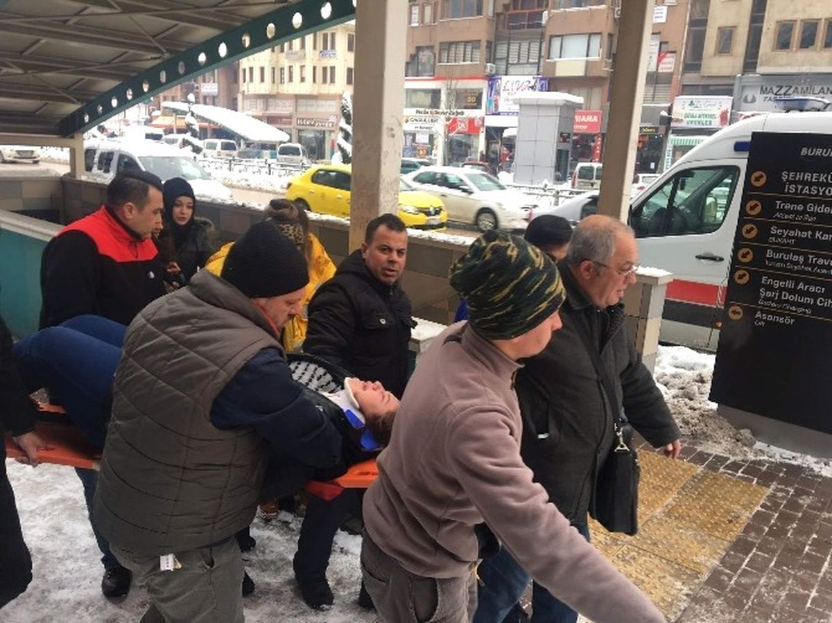 Buzda Düşen Böbrek Hastası Genç Kız Hastanelik Oldu