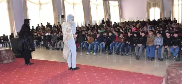 Eskil Belediyesi'nden Çocuklara Tiyatro Şöleni Eskil Belediyesi'nden Çocuklara Tiyatro Şöleni
