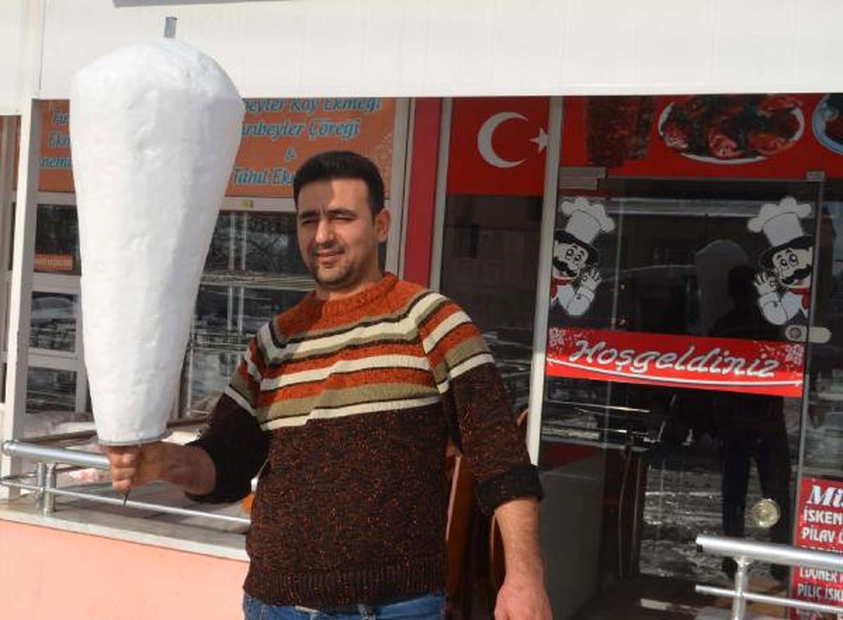 Balıkesir'de Döner Ustası Kardan Döner Yaptı