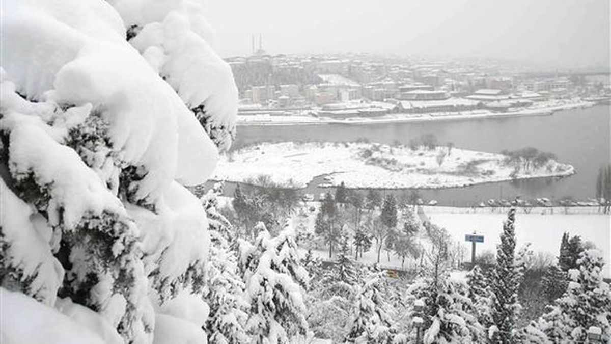 Sibirya İstanbul'a Geldi! Kar Kalınlığı 122 cm