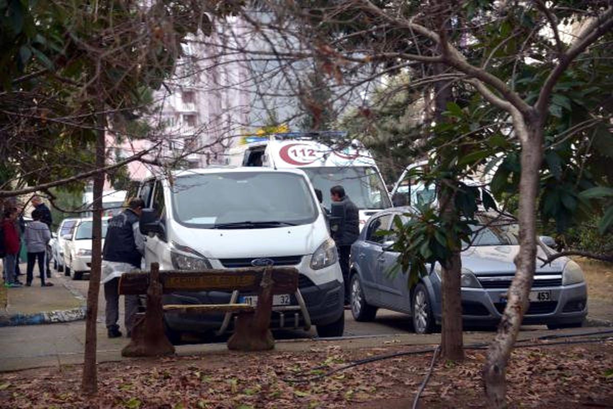Polis Eşi, Lojmanda İntihar Etti