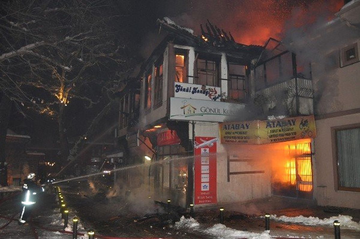 185 Yıllık Tarihi Bina Küle Döndü