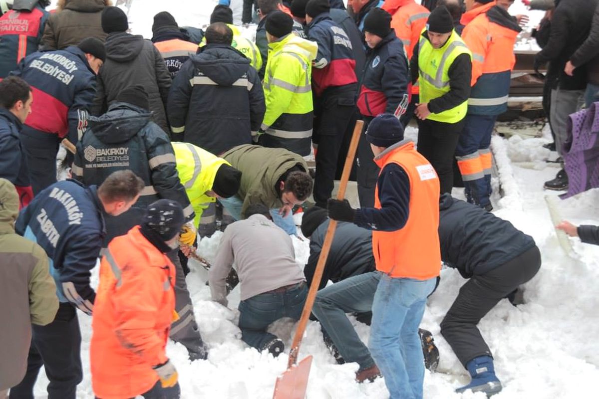 Ataköy'de Tentesi Çöken Camiden İlk Görüntüler!