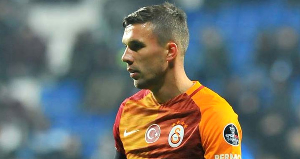 Çin Kulübü Transferi Yalanladı, Podolski 'Transfer Söylentisi' Dedi