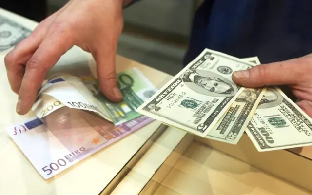 Euro İlk Kez 4.00 TL'yi Gördü, Dolar 3.77 ile Rekor Kırdı