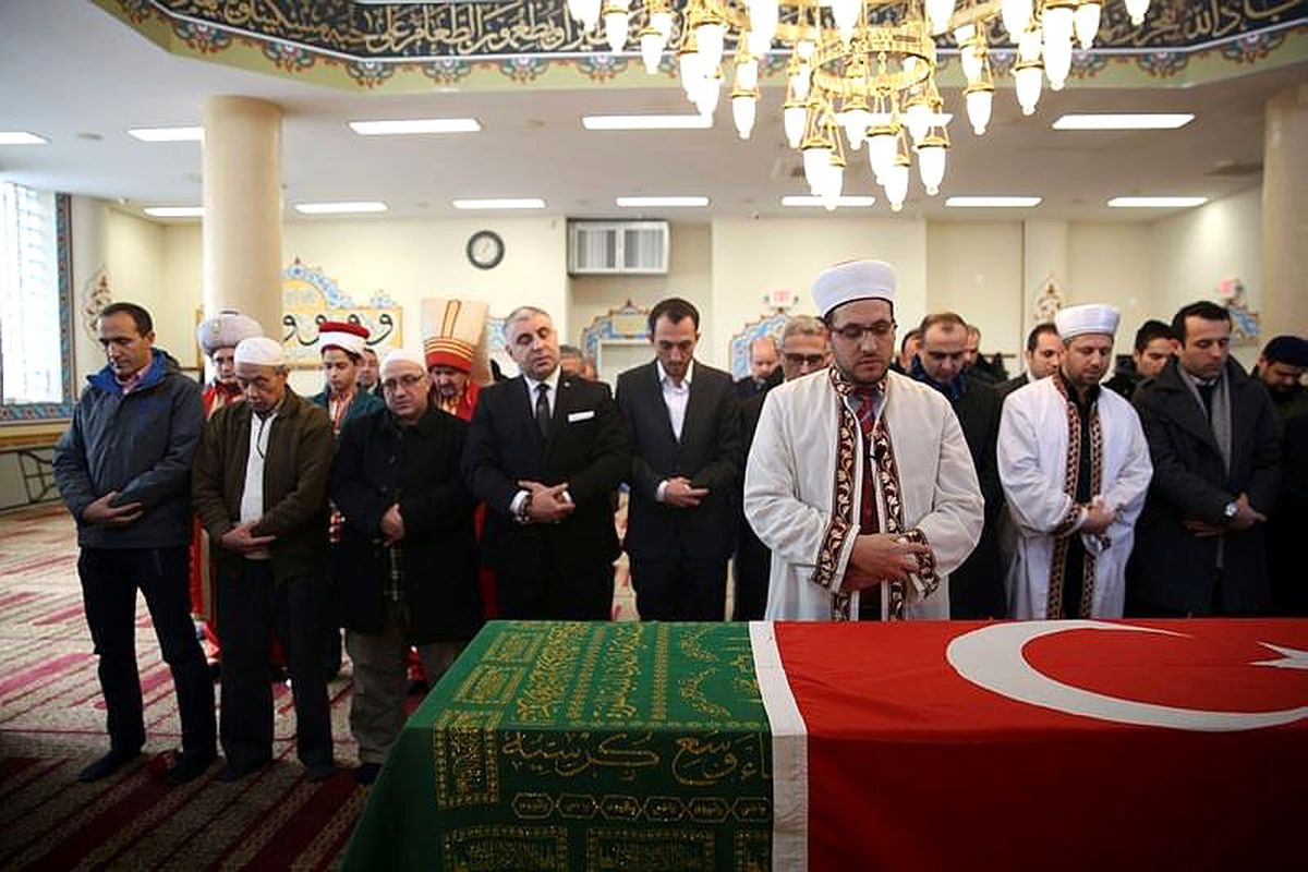 Osmanlı Hanedan Reisi Osmanoğlu Son Yolculuğuna Uğurlandı
