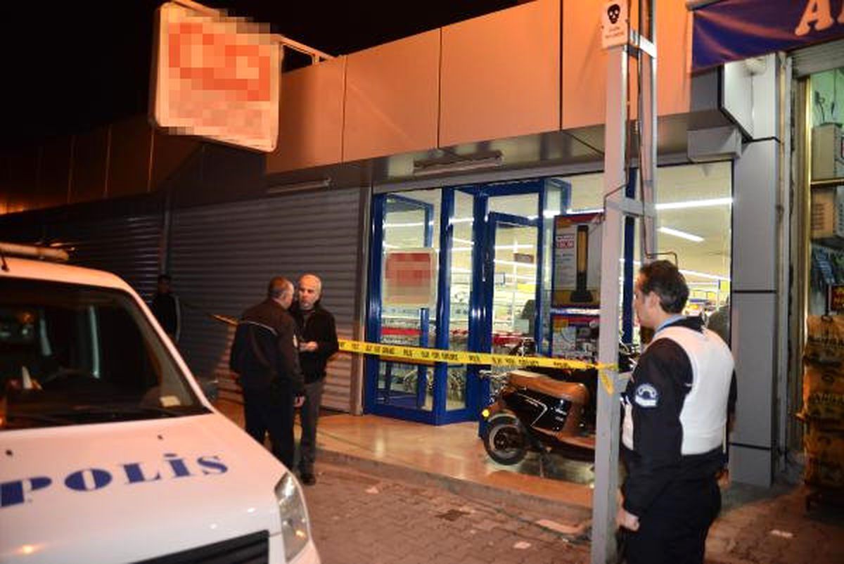 Adana'da İki Saldırgan Pompalı Tüfekle Market Gasp Etti!