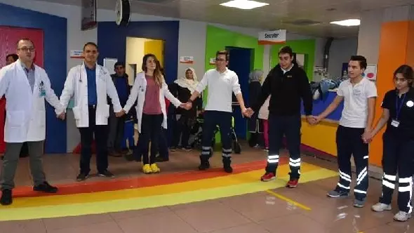 Acil Serviste Müzik Yayını