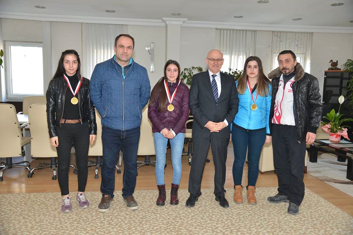Başarılı Sporculardan Başkan Kul'a Ziyaret