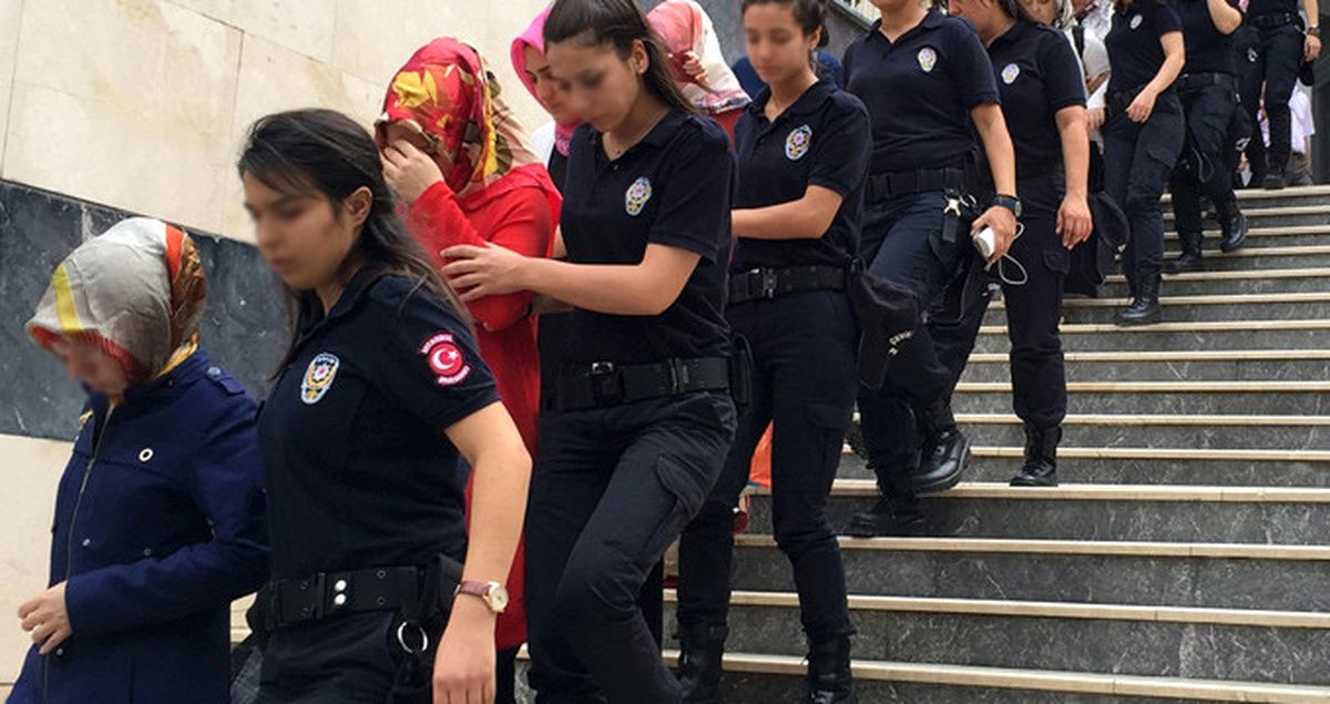 FETÖ Soruşturması Kapsamında Asker Eşi 80 Şüpheli Tutuklandı