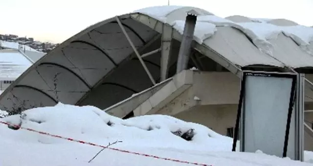 İTÜ'nün Maslak'taki Stadyumun Çatısı Yoğun Kar Nedeniyle Çöktü