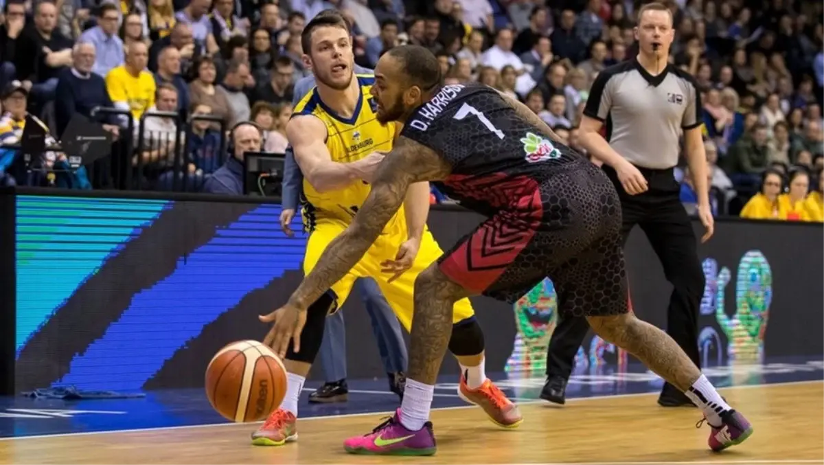 Kar Mağduru' Muratbey Uşak Farklı Yenildi: 106-77