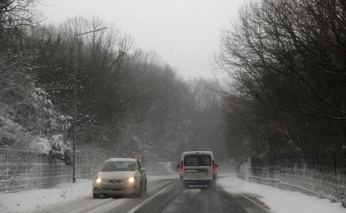 Meteoroloji'den İstanbul Uyarı! Yağış Yarın Kara Dönecek, Öğleden Sonra Bitecek