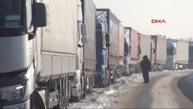 Edirne - Bulgaristan ve Yunanistan'a Açılan Kapılarda Tır Kuyruğu
