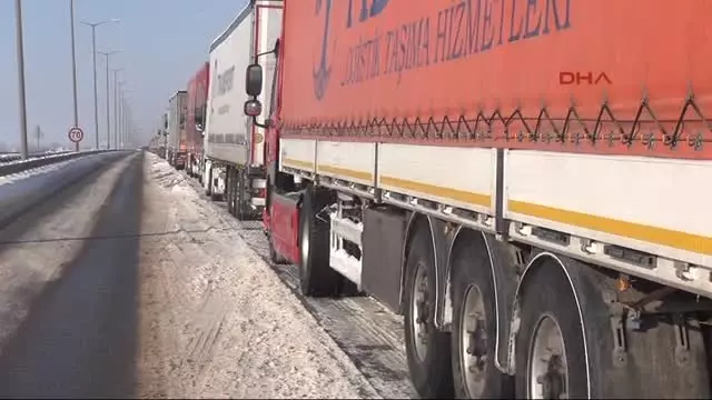 Edirne - Bulgaristan ve Yunanistan'a Açılan Kapılarda Tır Kuyruğu