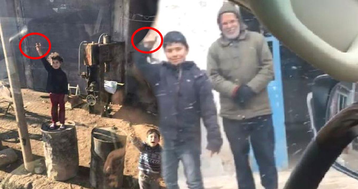 El Bab'ın Masum Çocukları Türk Askerini Bozkurt İşaretiyle Karşıladılar
