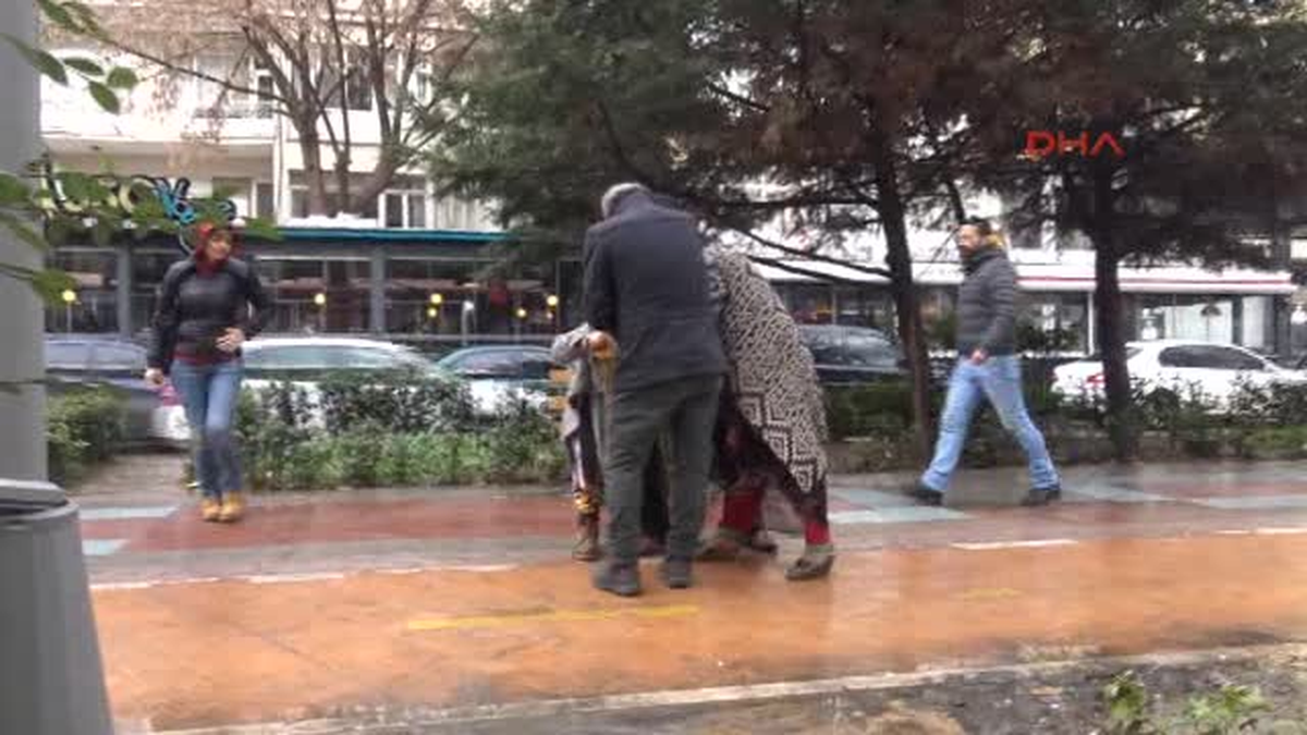 Kadınlar Saç Saça, Baş Başa Kavga Etti