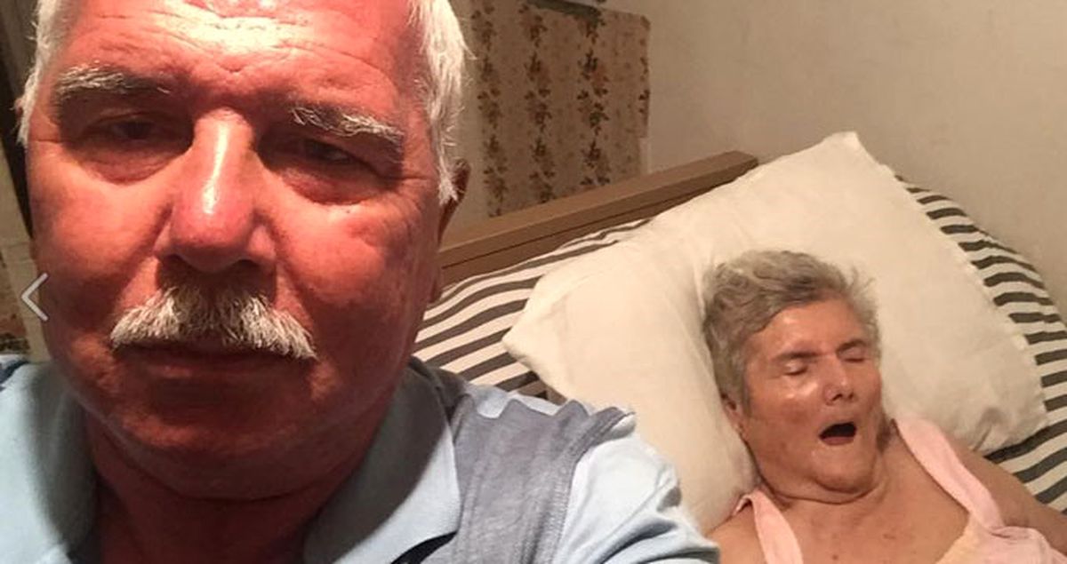 Ölü Kadınla Selfie Yapan Eski Belediye Başkanı Büyük Tepki Topladı