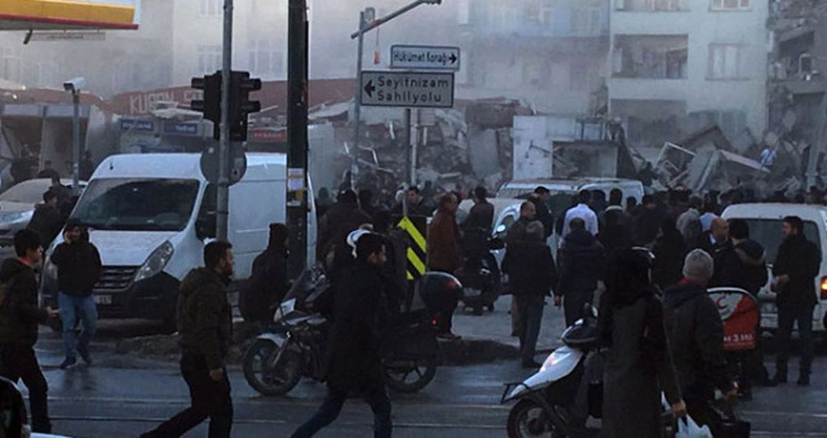 Zeytinburnu'nda Çöken Binada Mültecilerin Kaldığı İddia Edildi
