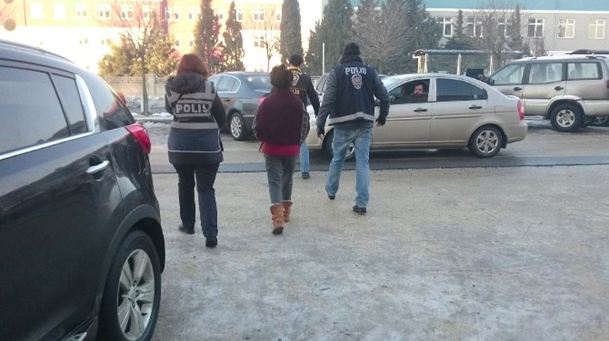 Çorlu'da 15 Yaşındaki Kızın İç Çamaşırından Uyuşturucu Çıktı